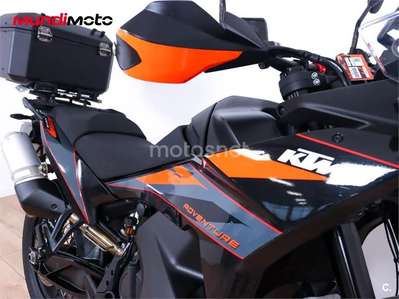 KTM 890 – Vista 23