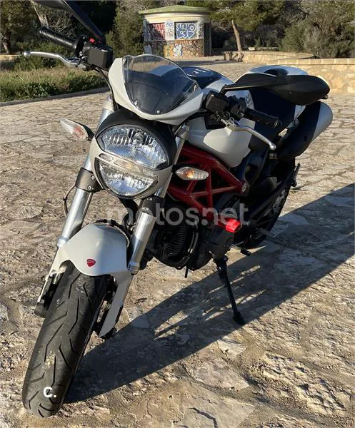 Ducati Monster 796 – Vista 3