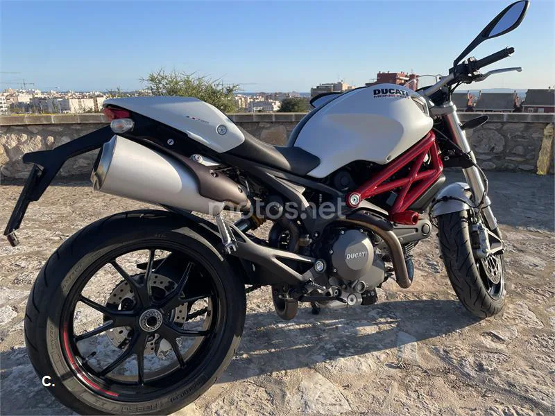 Ducati Monster 796 – Vista 4