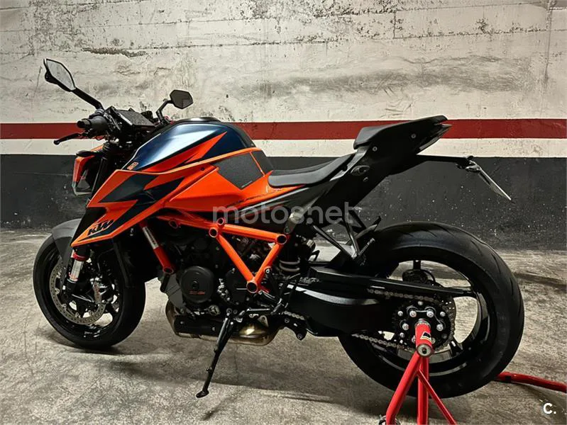 KTM 1290 Super Duke R – Vista 3