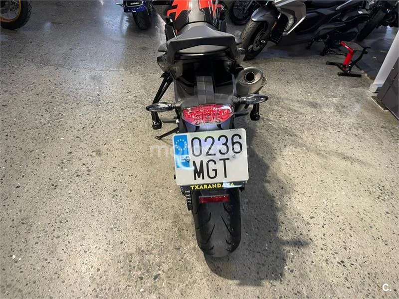 KTM 890 – Vista 3