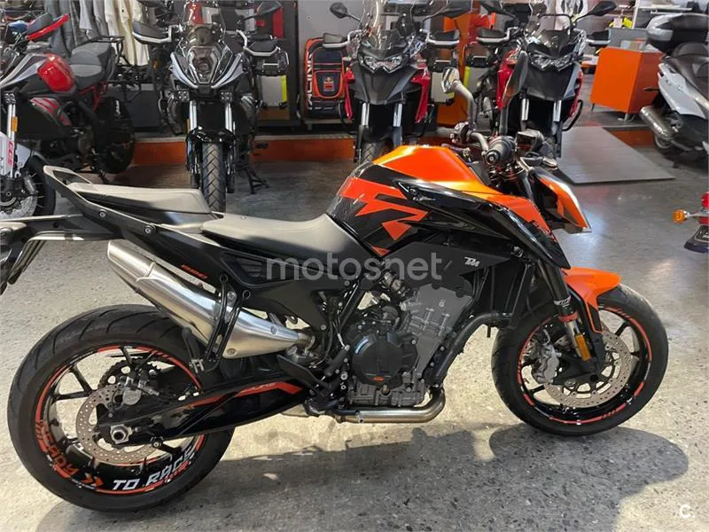 KTM 890 – Vista 6