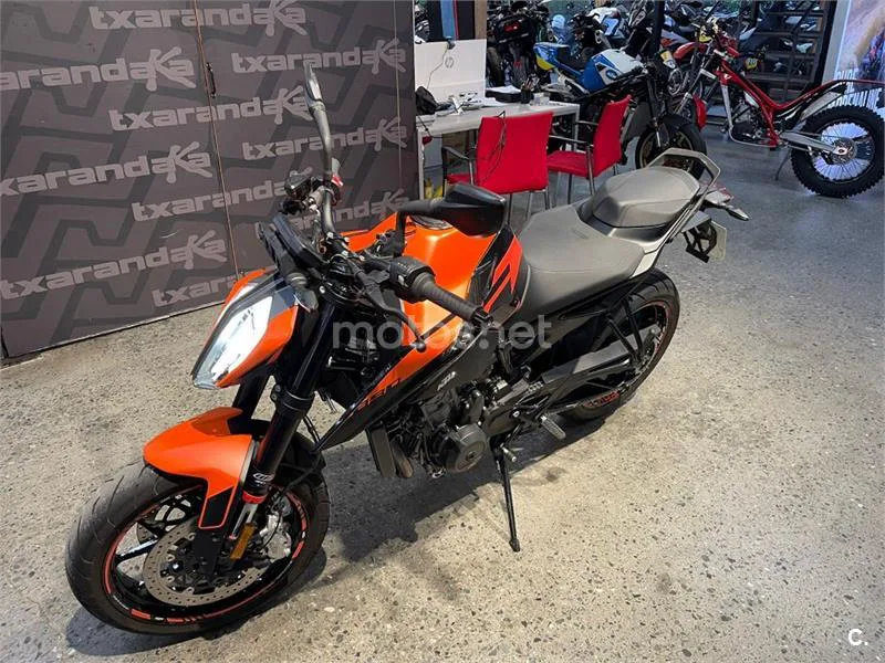 KTM 890 – Vista 7