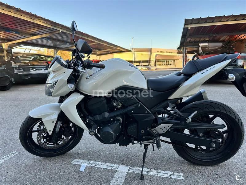 Kawasaki Z 750R – Vista 2