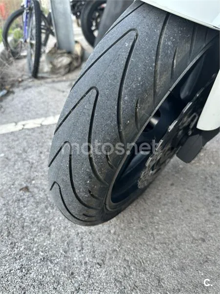 Kawasaki Z 750R – Vista 3