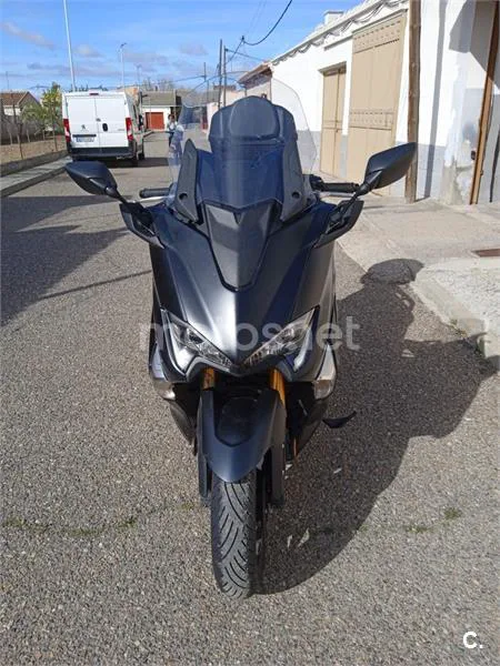 Yamaha TMAX – Vista 7