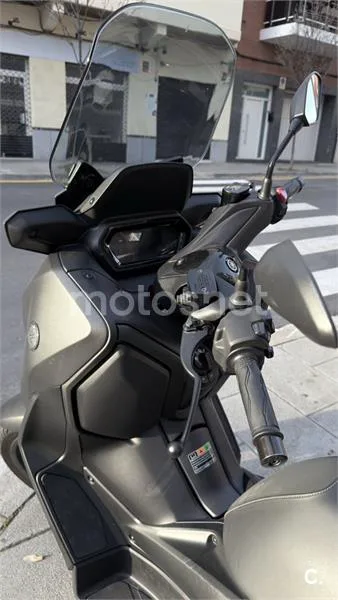 Yamaha XMAX 300 – Vista 4