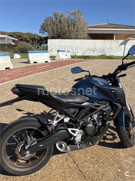 Honda CB 125 R – Vista 2