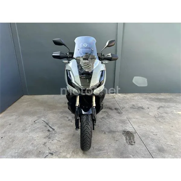 Honda ADV 350 – Vista 3