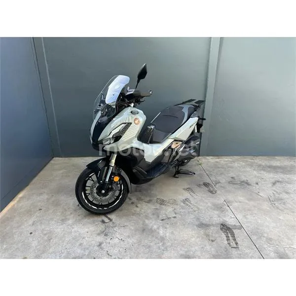 Honda ADV 350 – Vista 4