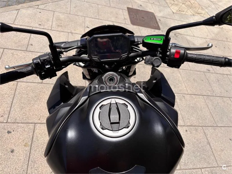 Kawasaki Z900 – Vista 14