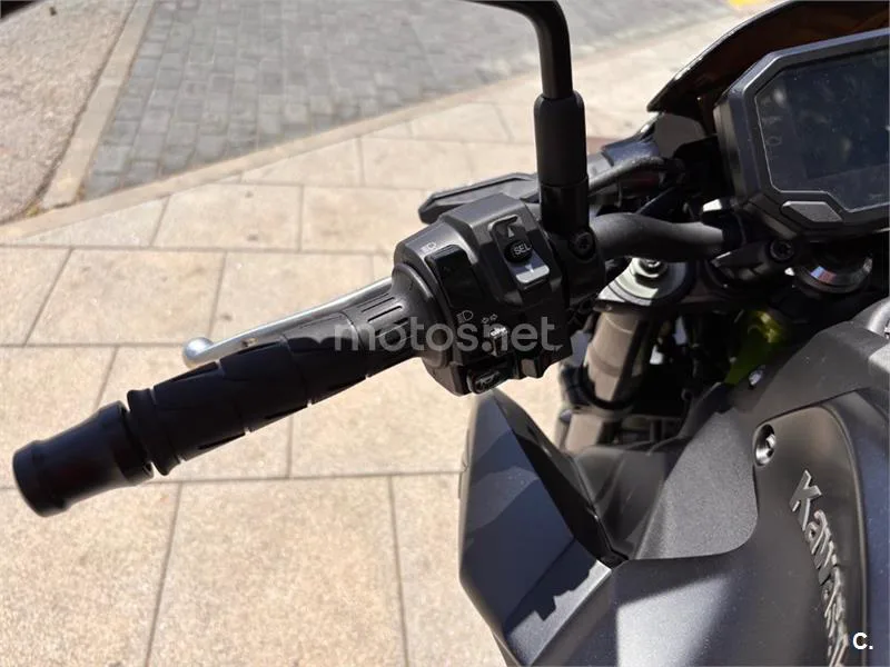 Kawasaki Z900 – Vista 15