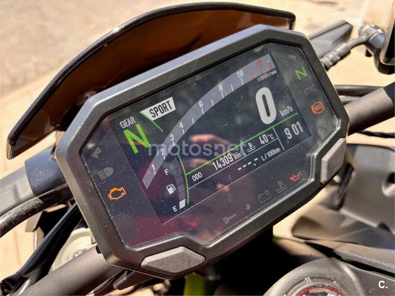 Kawasaki Z900 – Vista 17