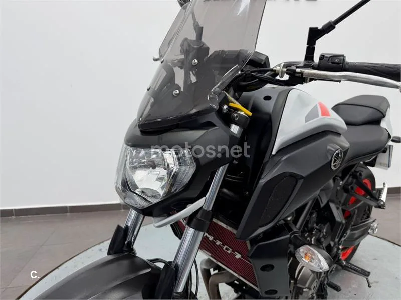 Yamaha MT-07 – Vista 15