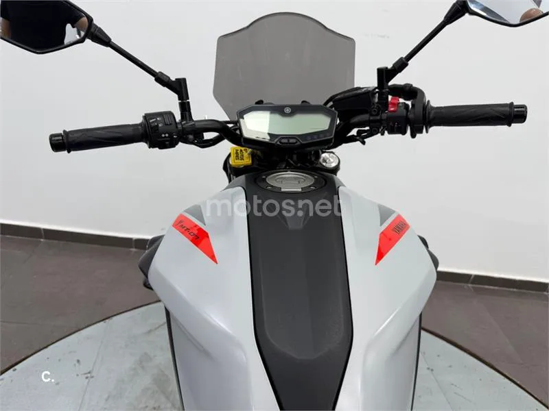 Yamaha MT-07 – Vista 8