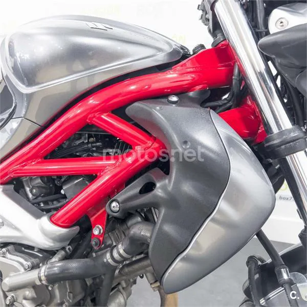 Suzuki SFV 650 Gladius – Vista 21
