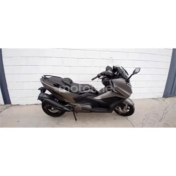 Kymco AK 550 – Vista 3