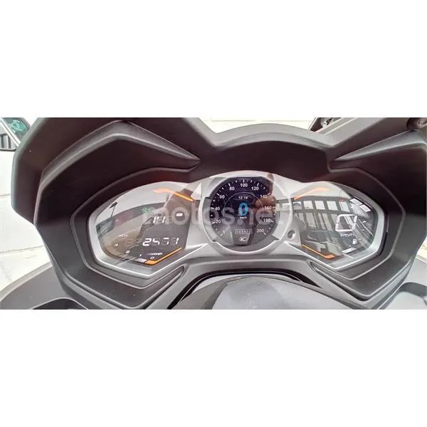 Kymco AK 550 – Vista 5
