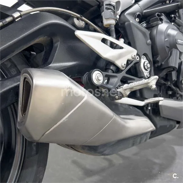 Triumph Street Triple 765 – Vista 16