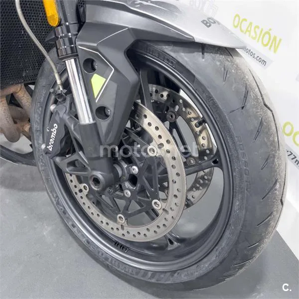 Triumph Street Triple 765 – Vista 21