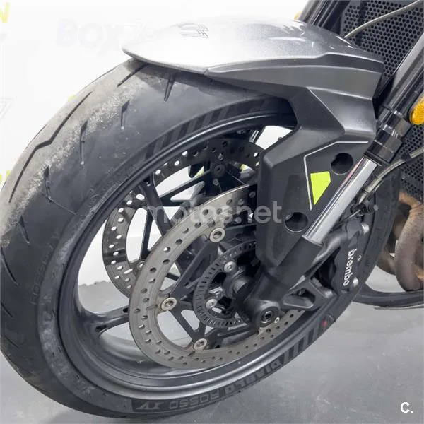 Triumph Street Triple 765 – Vista 30