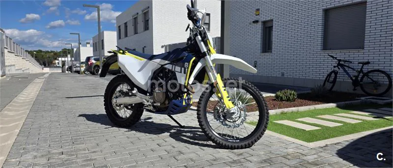 Husqvarna 701 Enduro – Vista 2