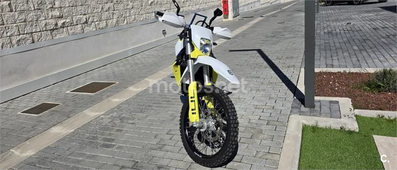 Husqvarna 701 Enduro – Vista 6