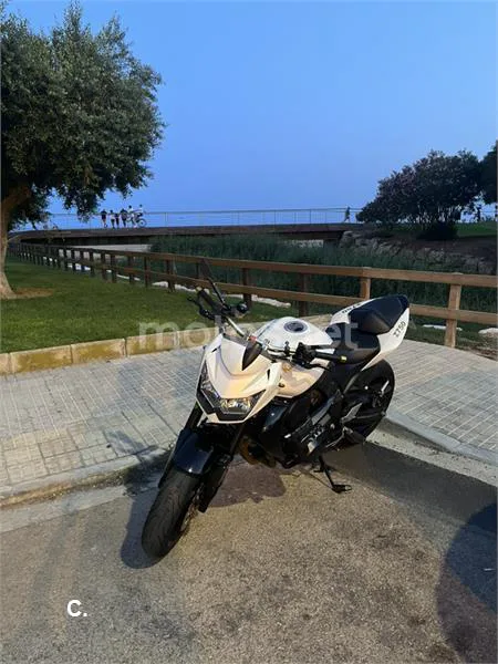 Kawasaki Z750 - Vista 4