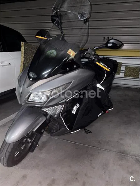 Kymco Grand Dink 300 – Vista 2