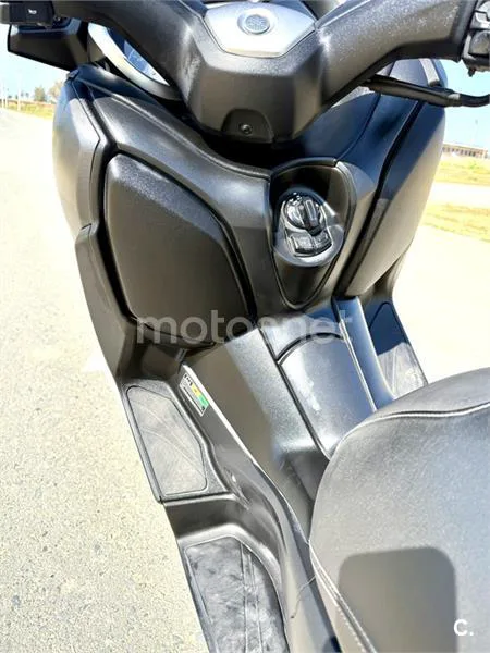 Yamaha XMAX 300 – Vista 8