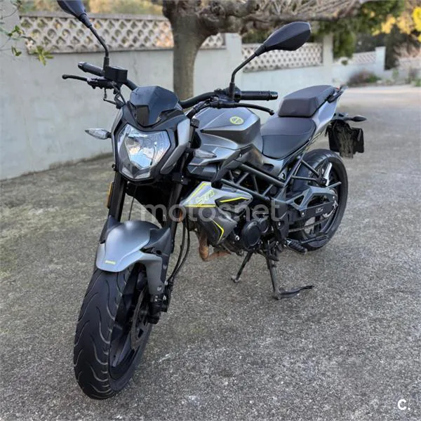 Benelli BN 125 – Vista 6