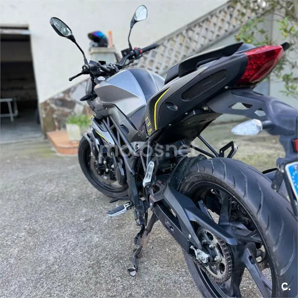 Benelli BN 125 – Vista 8