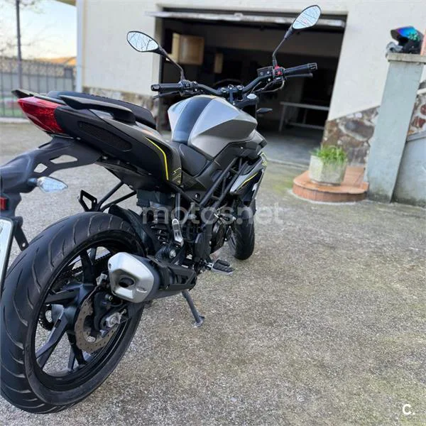 Benelli BN 125 – Vista 9