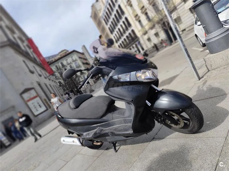 Suzuki Burgman 200 Executive – Vista 3