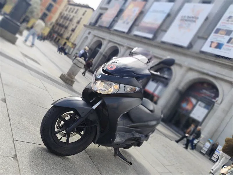 Suzuki Burgman 200 Executive – Vista 4