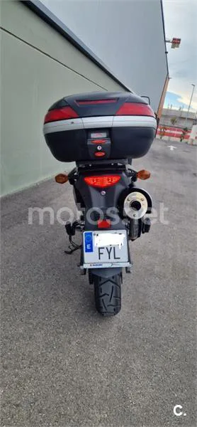 Suzuki V-Strom 650 – Vista 8