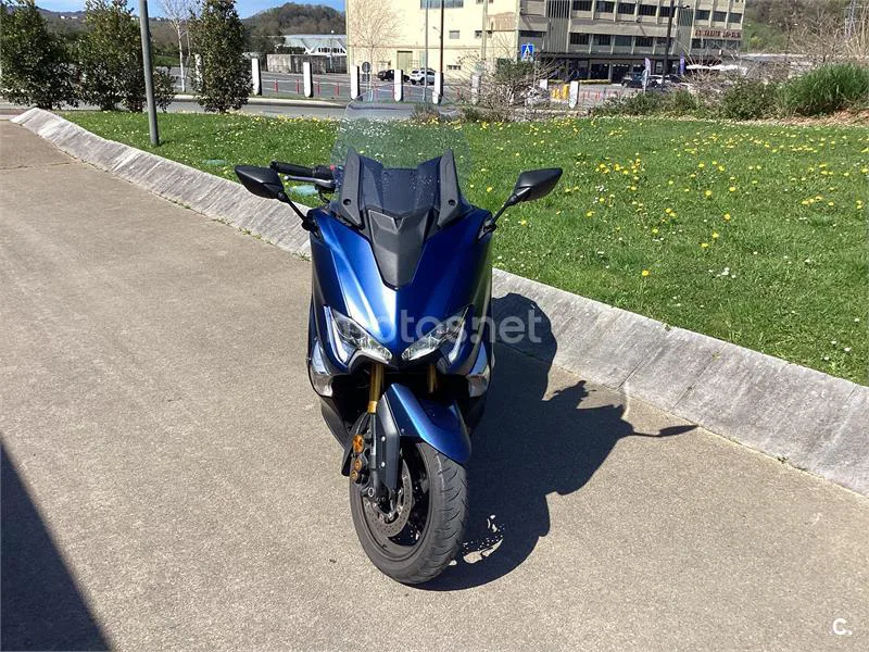 Yamaha TMAX – Vista 4