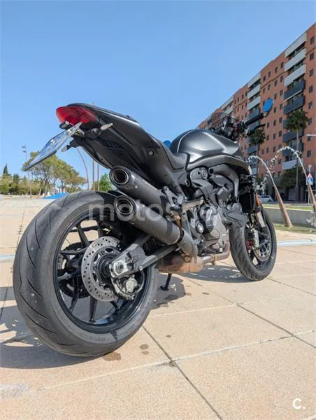 Ducati Monster – Vista 4