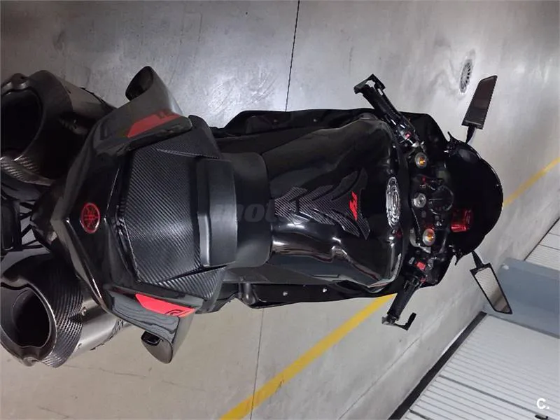 Yamaha R1 – Vista 8