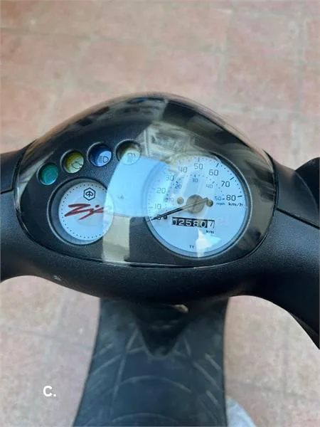 Piaggio ZIP 50 4T – Vista 5