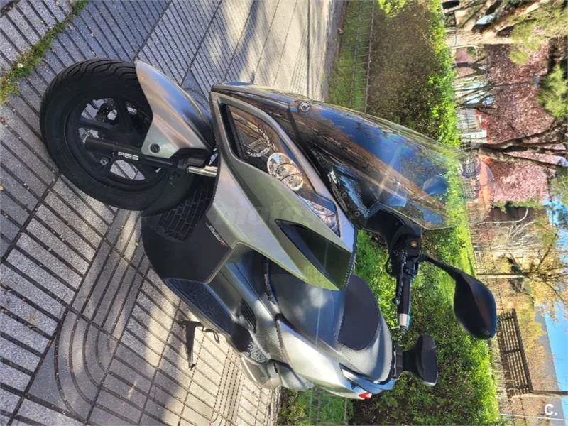 Kymco Super Dink 300i – Vista 2