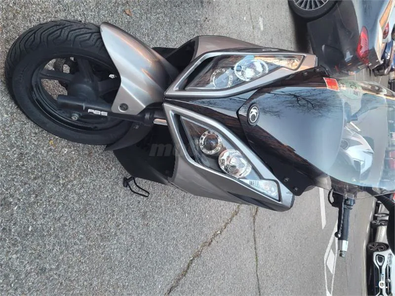 Kymco Super Dink 300i – Vista 3