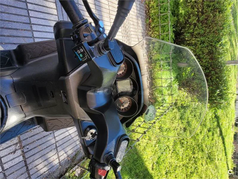 Kymco Super Dink 300i – Vista 5