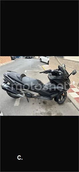 Kymco AK 550 – Vista 2