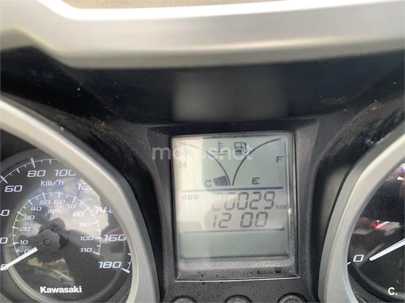 Kawasaki J 300 – Vista 4