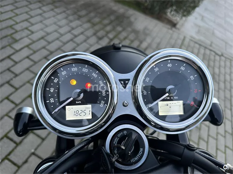 Triumph Bonneville T120 – Vista 8