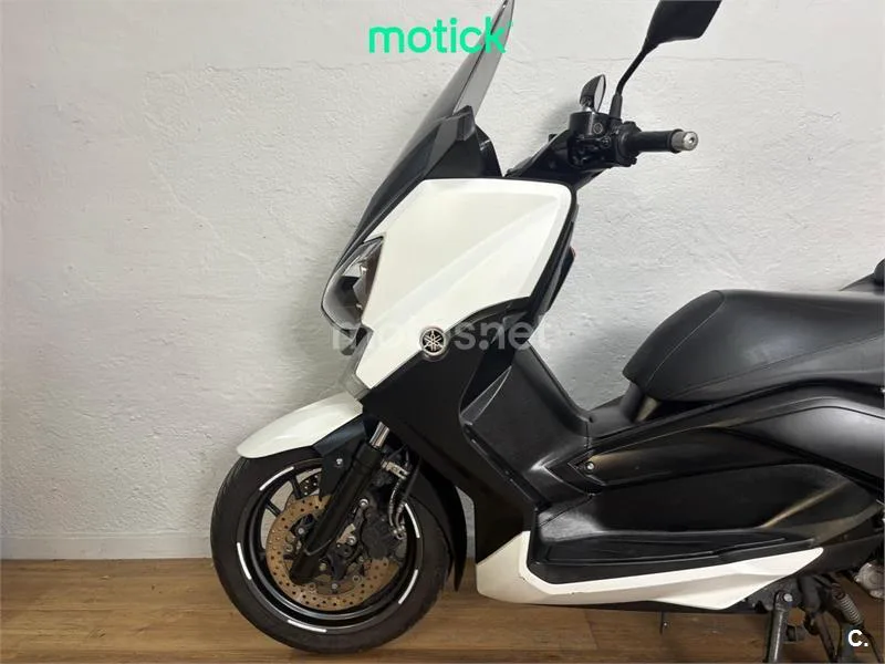 Yamaha XMAX 400 – Vista 8