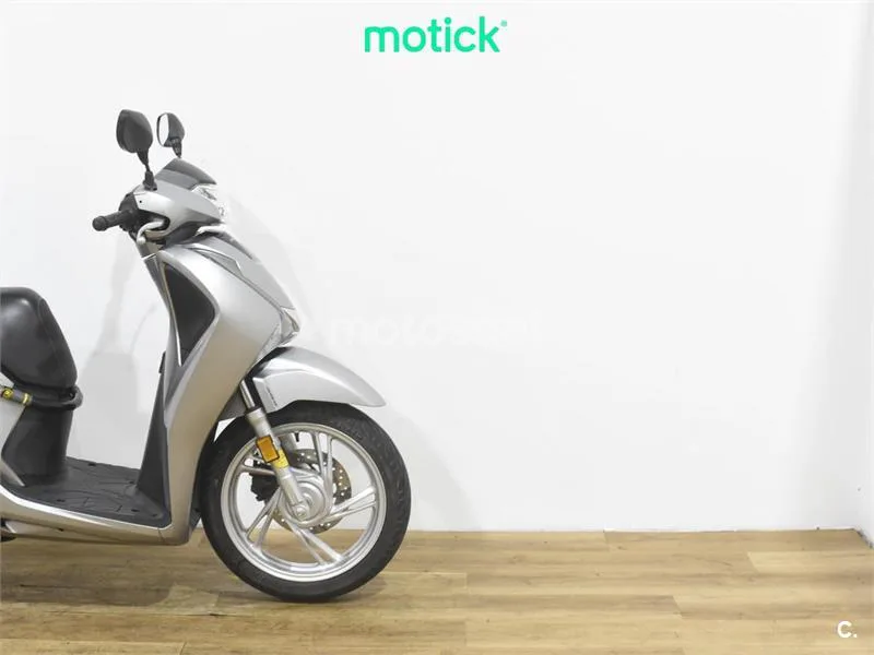 Honda SH 125i – Vista 4