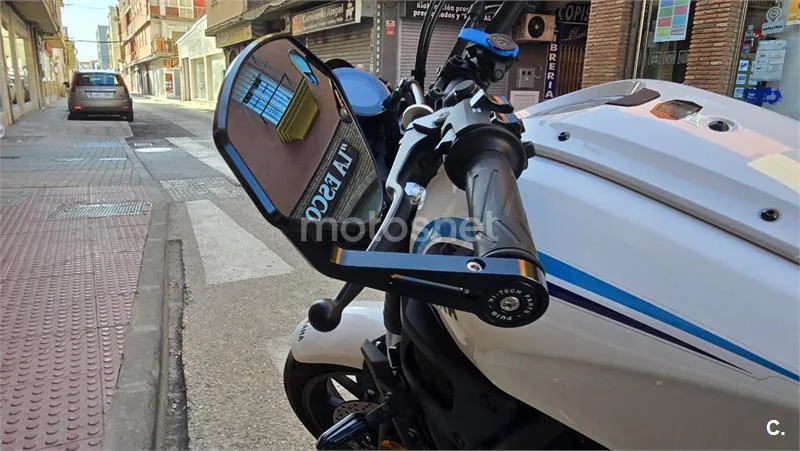 Yamaha XSR 700 – Vista 7