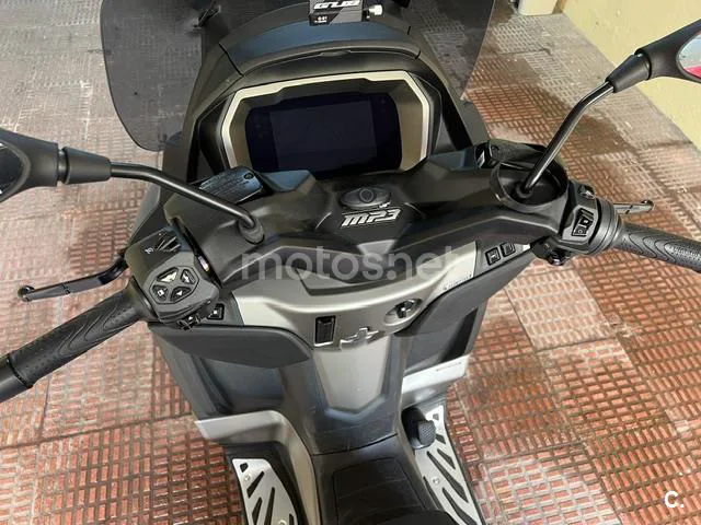 Piaggio MP3 Exclusive 530 – Vista 4